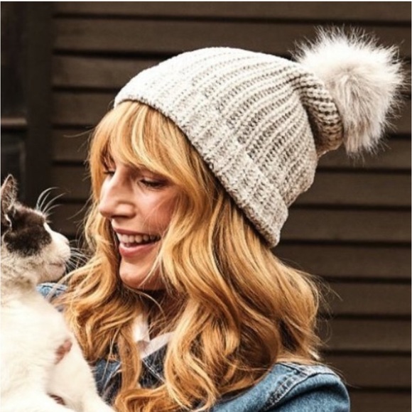 100% Recycled Jules Kae Pom Beanie - Picture 1 of 6